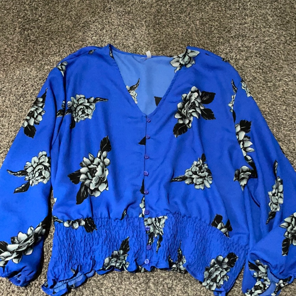 Pretty blouse with flowers